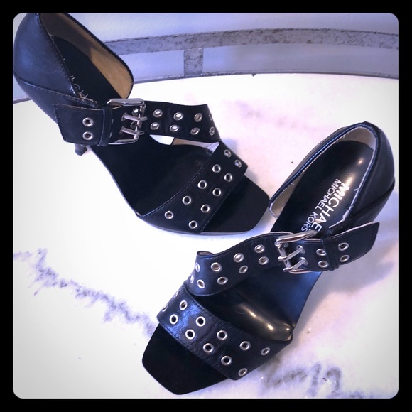 MICHAEL Michael Kors Shoes - Michael Kors bad-ass black leather pump size 6